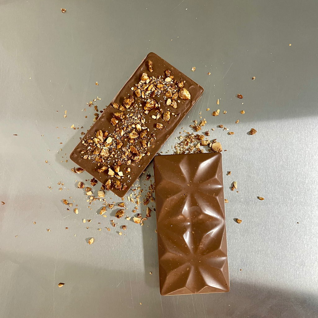 Plaque de chocolat au lait – amandes rôties & caramélisées